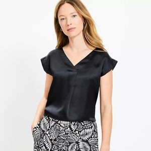 LOFT Black Sleeveless V-Neck Blouse